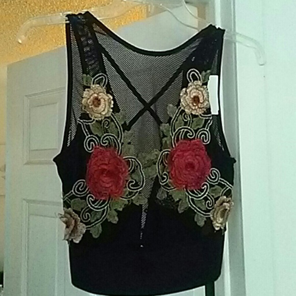 REALLY CUTE ROSES SHIRT - Picture 2 of 4