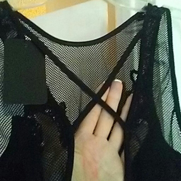 REALLY CUTE ROSES SHIRT - Picture 3 of 4