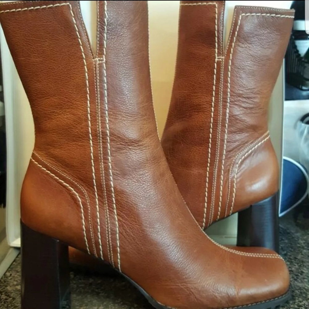Brown Boots 👢
 New *
Size 10