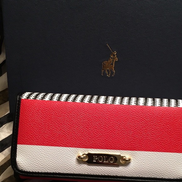 Essentials Host Picks - Picture 4 of 6