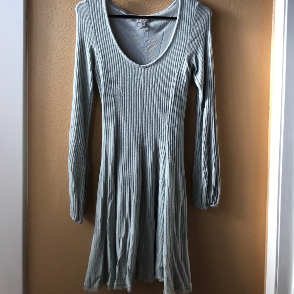 A-line ribbed dress with puff-sleeves