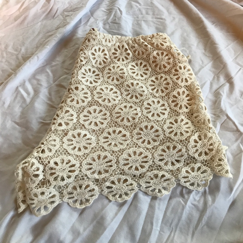 Creme lace shorts
