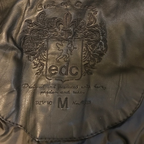 Esprit faux leather vest in size medium - Picture 6 of 8