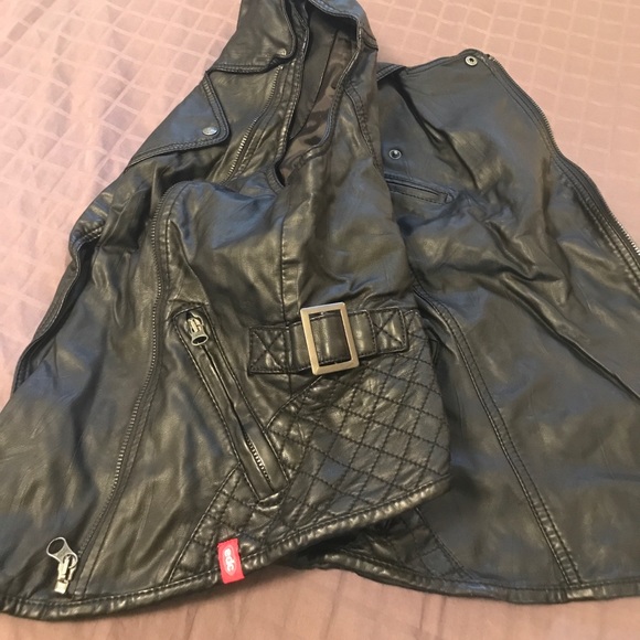 Esprit faux leather vest in size medium - Picture 8 of 8
