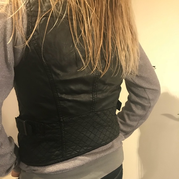 Esprit faux leather vest in size medium - Picture 3 of 8