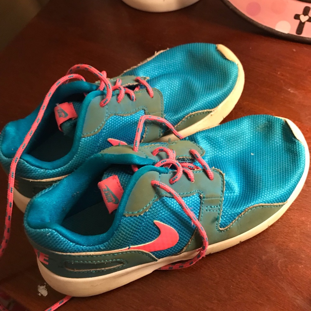 Girls Nikes