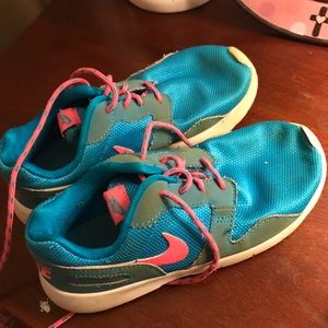 Girls Nikes