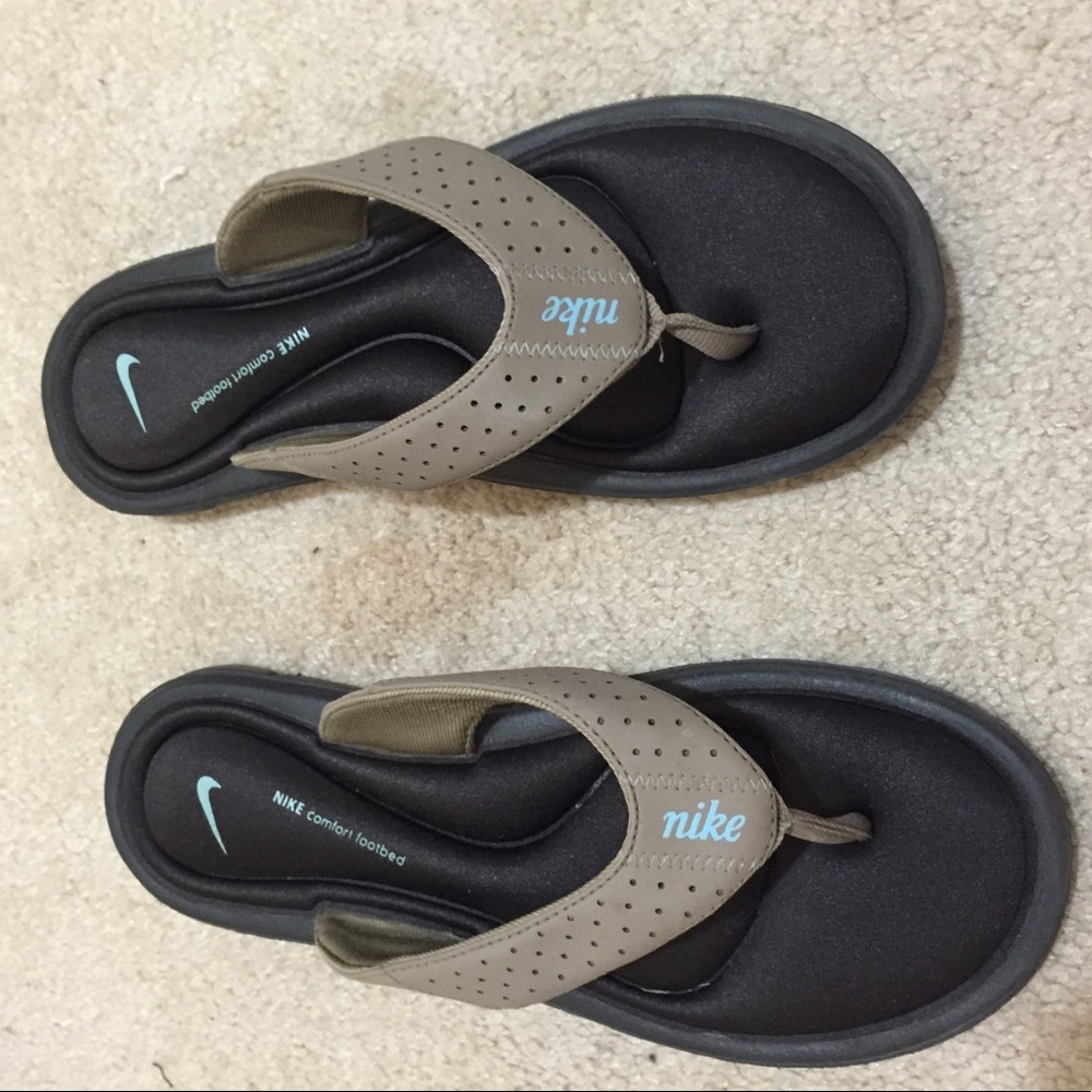 Nike flip flops size 9 in great condition