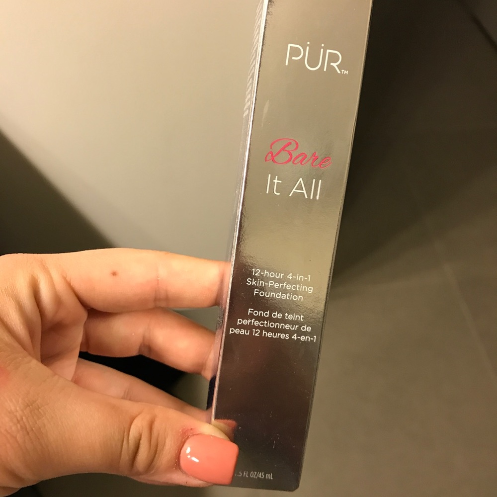 NIB Bare It All Foundation in Light