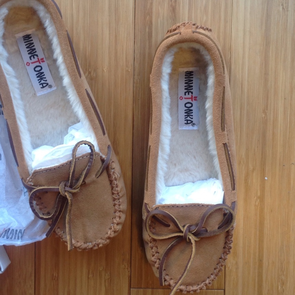 Minnetonka Calle Brand new!!