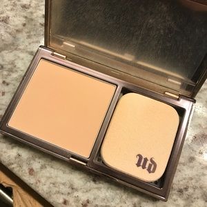 UD Naked Skin Powder in Light