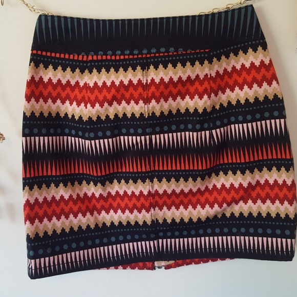 Tribal print mini skirt - Picture 3 of 4