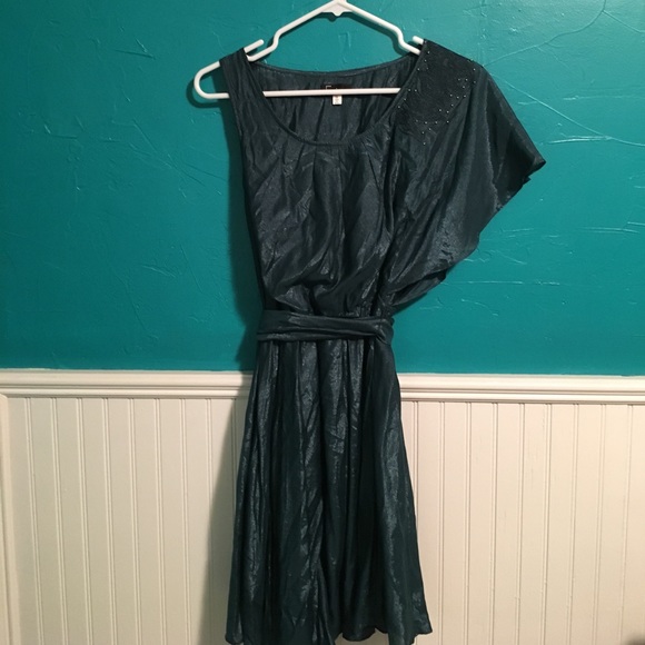 Dress - Picture 1 of 4