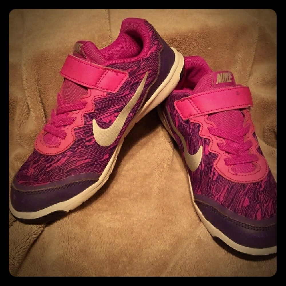 Nike girls tennis shoes