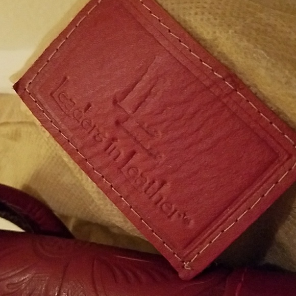 Hand Tooled Red Leather Purse - Picture 3 of 8
