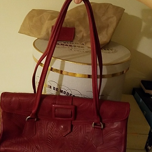 Hand Tooled Red Leather Purse - Picture 4 of 8