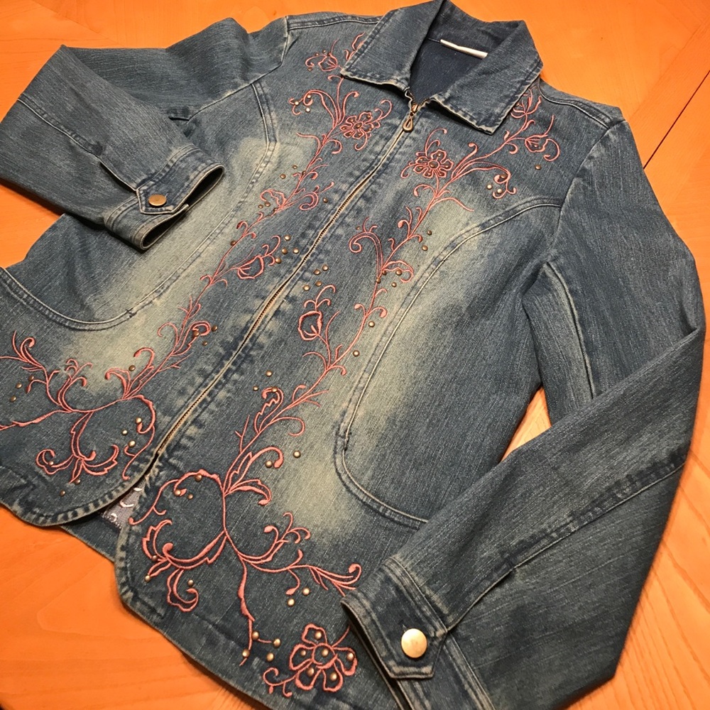💚💚💚Distressed Jean Jacket L