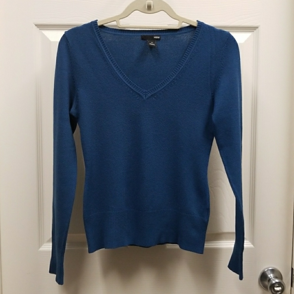 H&M blue stretchy sweater