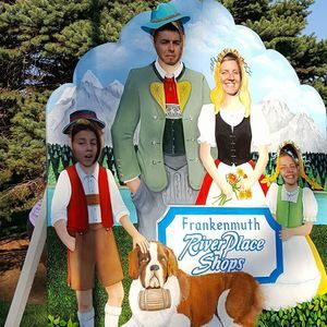 Meet your Posher, Dana