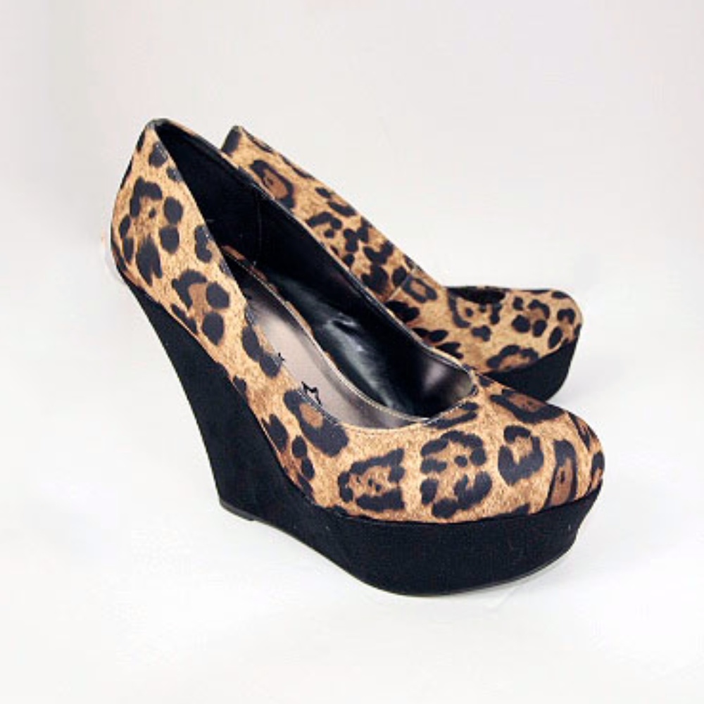 Brash Leopard Wedge Size 7.5