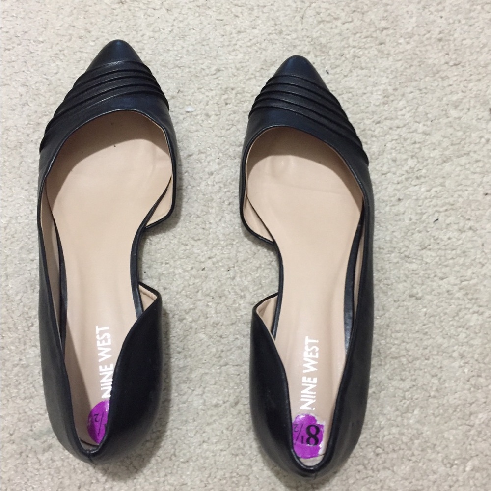 Nine West flats, sized 8 1/2. Great condition