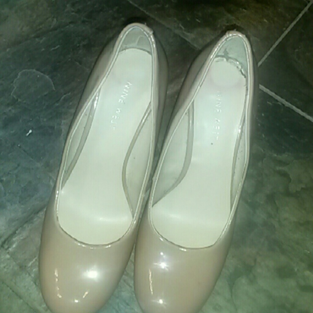 Nine West nude pattern leather heals