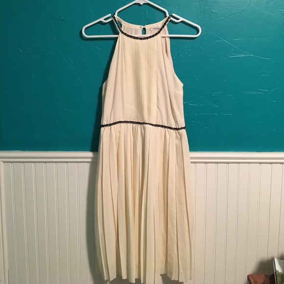 Cream pleated dress - Picture 1 of 4