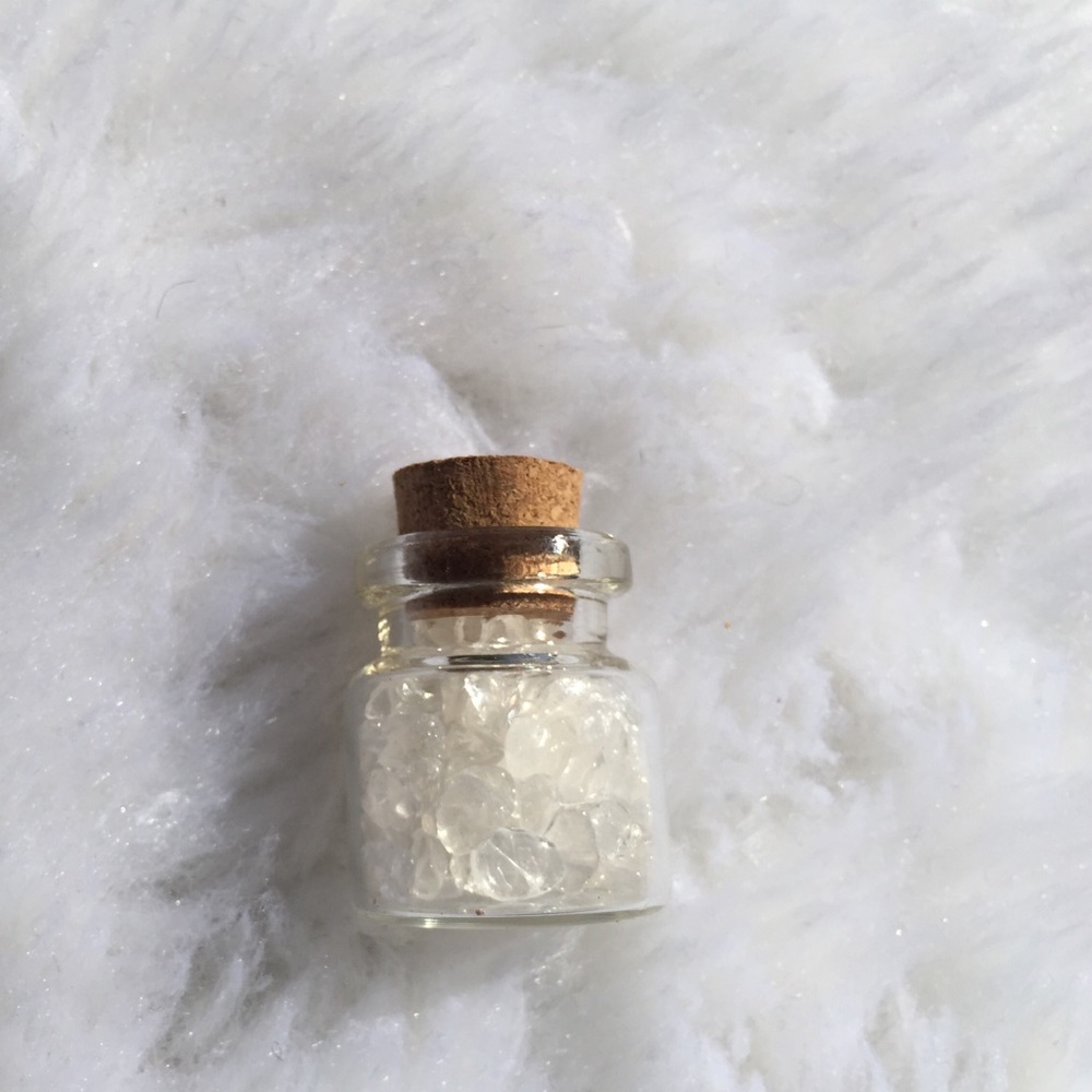 ✨ SALE✨• Clear Quartz Healing Crystal Vial✨ CCO