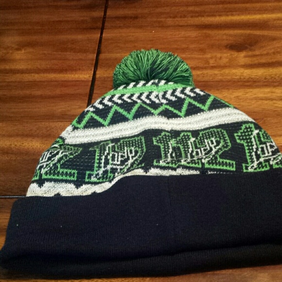 Lady 12 Seattle Seahawks Beenie - Picture 2 of 4