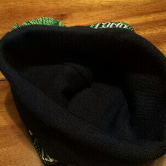 Lady 12 Seattle Seahawks Beenie - Picture 3 of 4