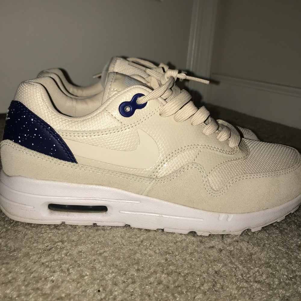 Nike Air Max Cream Navy and White Size 7