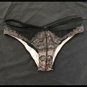 NWT Victoria's Secret Cheekini. Size: Medium.