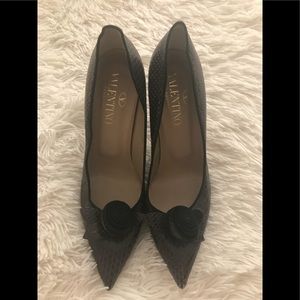 Authentic Valentino Garavani snakeskin pump - plum