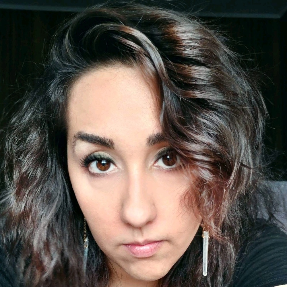 Meet your Posher, Angela