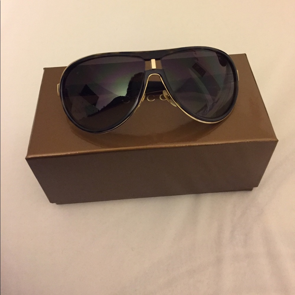 Gucci aviator sunglasses with gold hardware