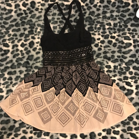 BEBE beaded geometric mini dress - Picture 4 of 9