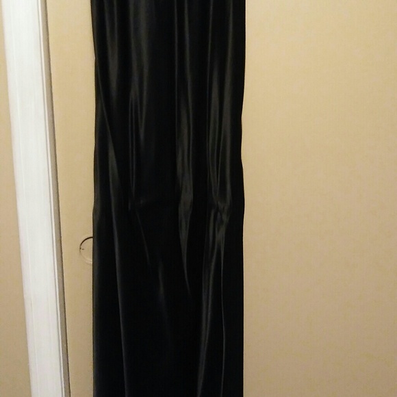 Womans dress very silky - Picture 2 of 2