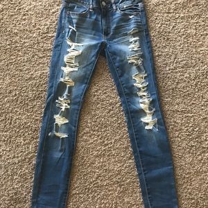 American Eagle distresses skinny jeans, size 6