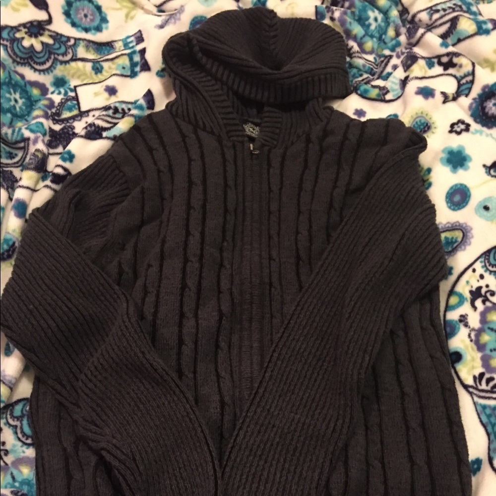 Men’s gray zip cardigan.