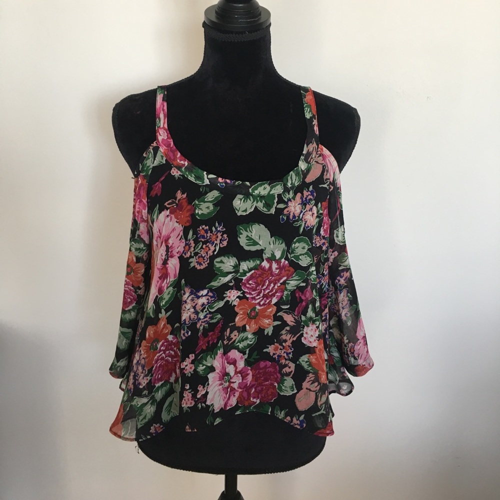 Beautiful LF bell-sleeve and could shoulder top