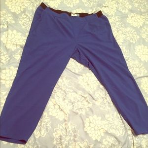 Old navy crop slacks size 16.