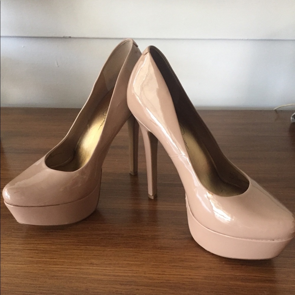 Nude paten leather pumps
