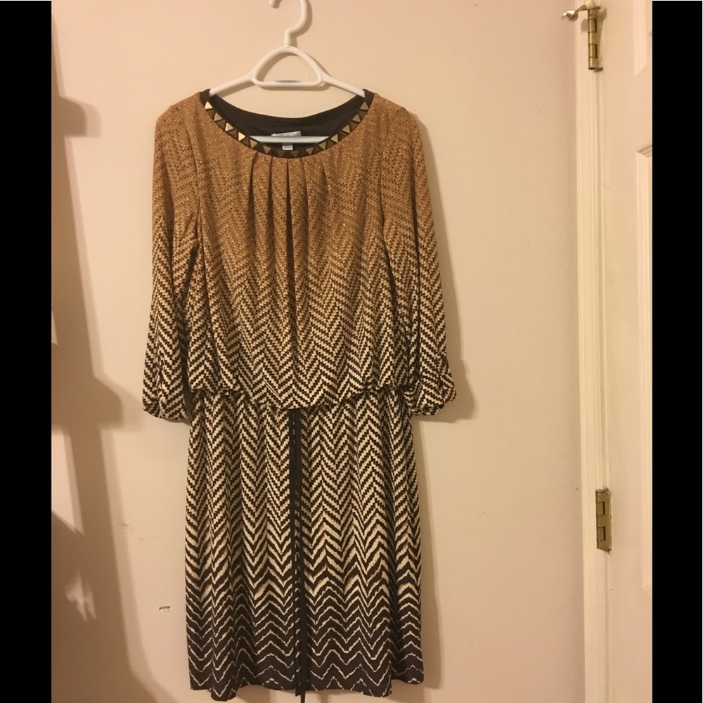 Beautiful brown dress!
