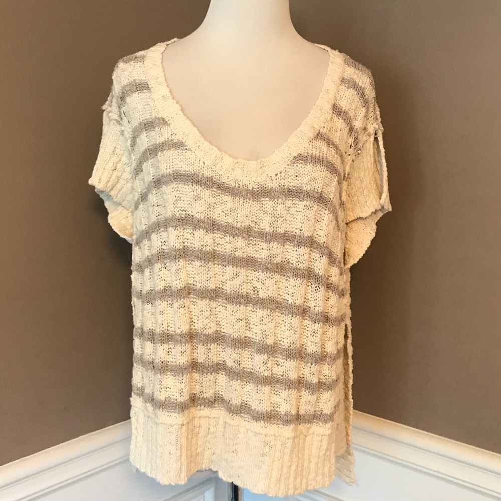 Free People M shabby chic short sleeve sweater.