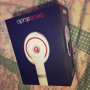 Selling dr.dre beats studio
