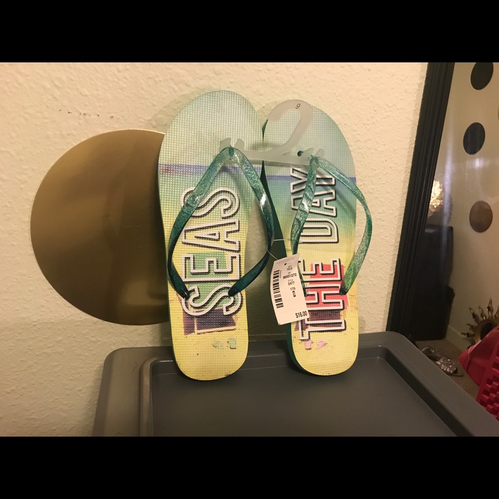 Aeropostale sliders brand new size 9