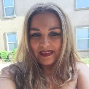 Meet your Posher, Elvia