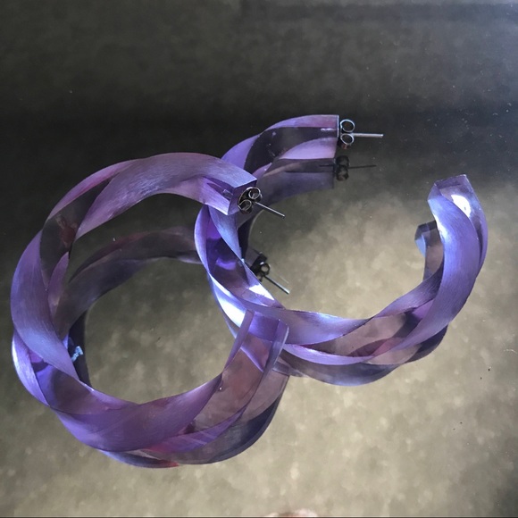 VINTAGE Lavender Lucite Hoops - Picture 2 of 3