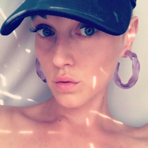 VINTAGE Lavender Lucite Hoops - Picture 3 of 3