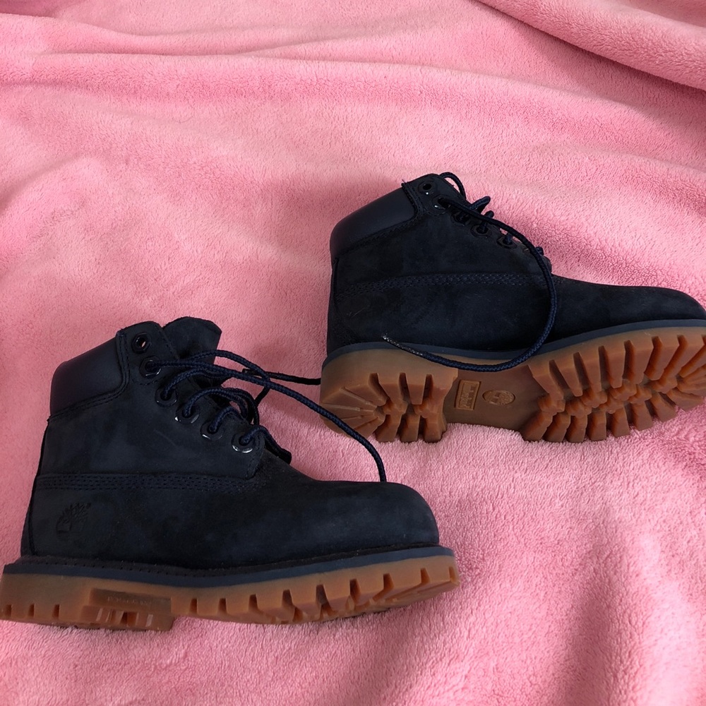 NAVY BLUE TIMBERLAND BOOTS